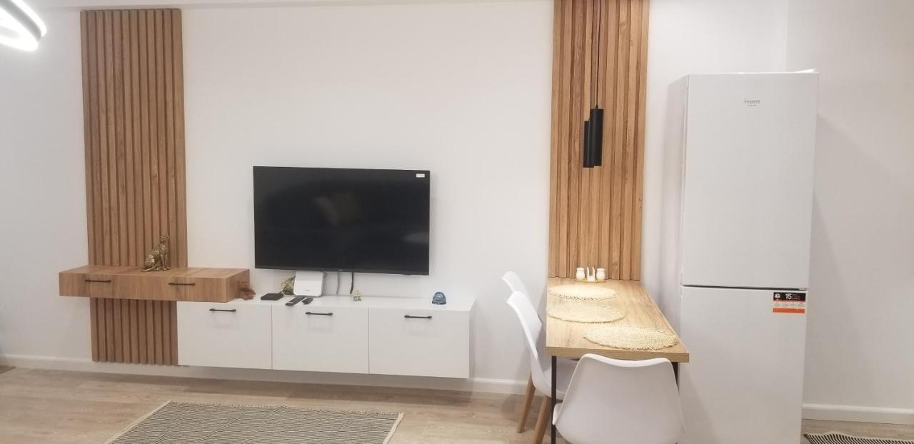 White Apartment Tirana Esterno foto