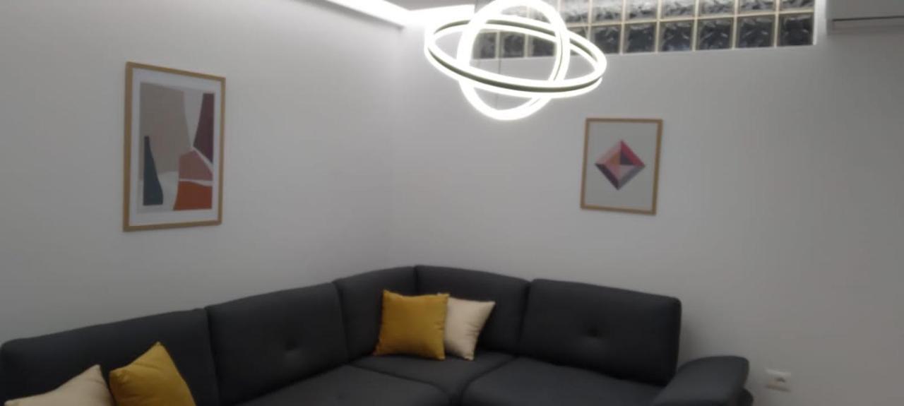 White Apartment Tirana Esterno foto